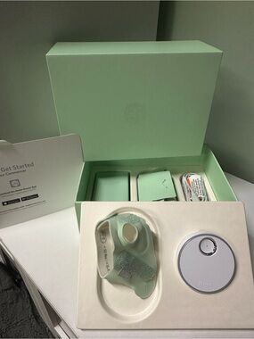 Owlet monitor- Mint Green -Wearable Arm/Wrist/foot Clip with Charging Base